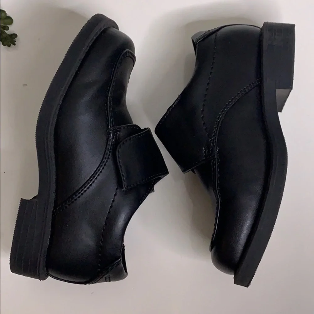 smart fit black faux leather classic Velcro shoes boys toddler 7.5